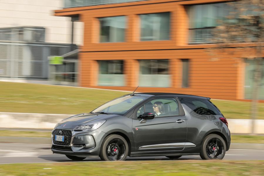  DS 3 Cabrio Performance Line 2016 года  (фото 3 из 20)